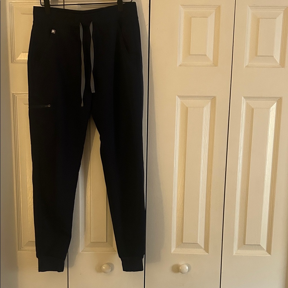 Figs navy joggers *barely worn*